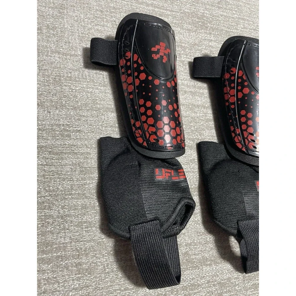 Kids Soccer Shin Guards Size Small-Medium Black Football